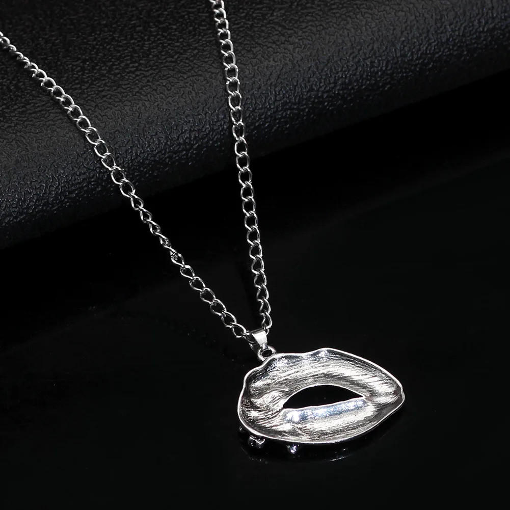 Retro Pendant Necklace Jewelry for Men's Women's Trend Skull The Lips Clavicle Chain Female Jewelry Gift