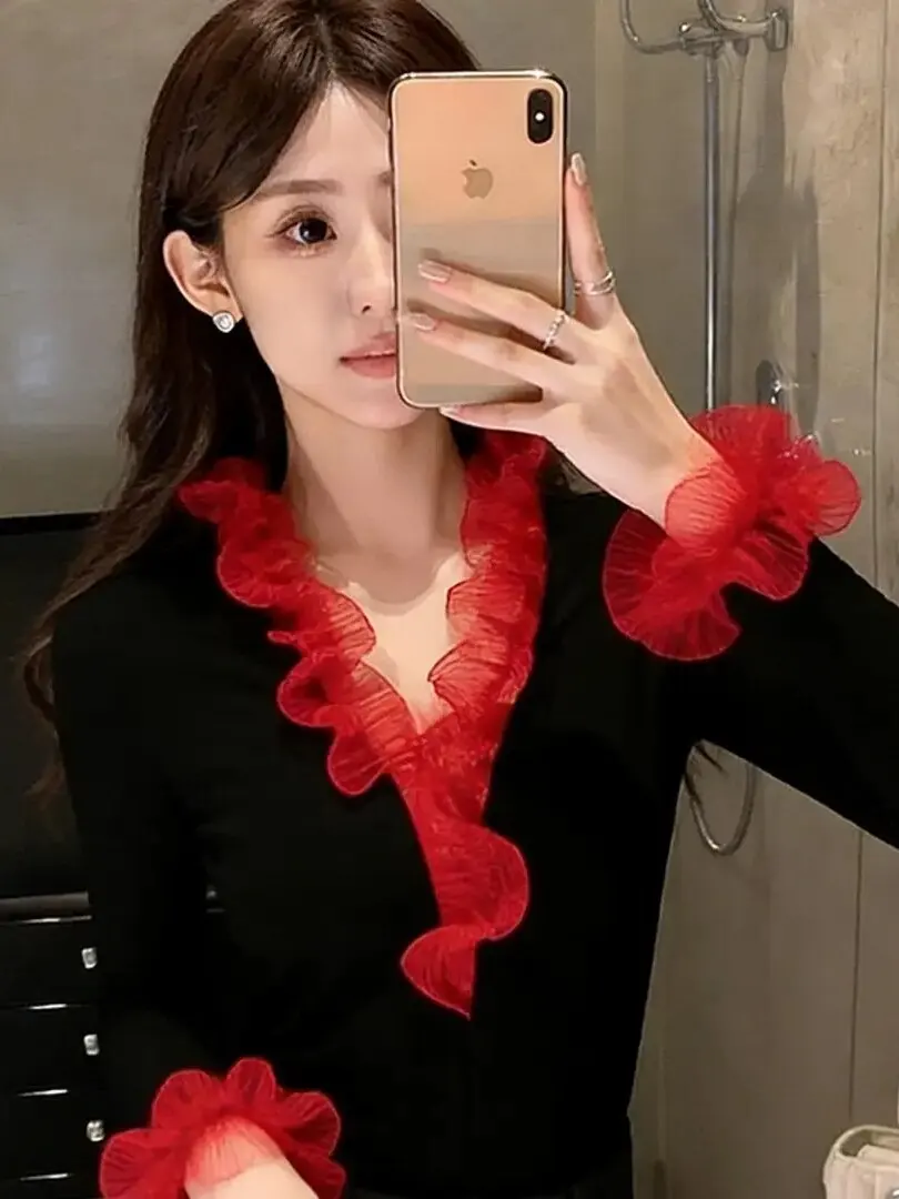 2026 Summer New Korean Slim Fit Unique Waist-Cinched Black Top with Ruffle Patchwork Design