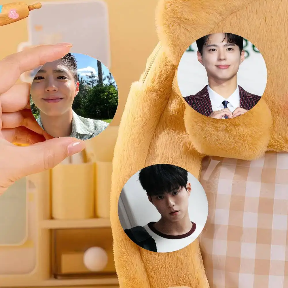 الممثل الكوري الجنوبي بارك بو اللثة شارات أنيمي شارة ليزر مستديرة الكرتون بروش الملابس على ظهره اكسسوارات التلبيب #2