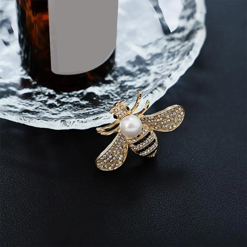 Brooches Fashion Rhinestone Bee Shaped For Women Clothing Coat Jewelry Accessories Gifts Trendy