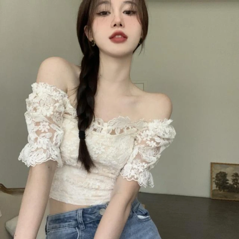 

Женская кружевная блузка с разрезом на шее и коротким рукавом, лето 2022, милый облегающий укороченный топ с талией Y2k, элегантная шикарная рубашка