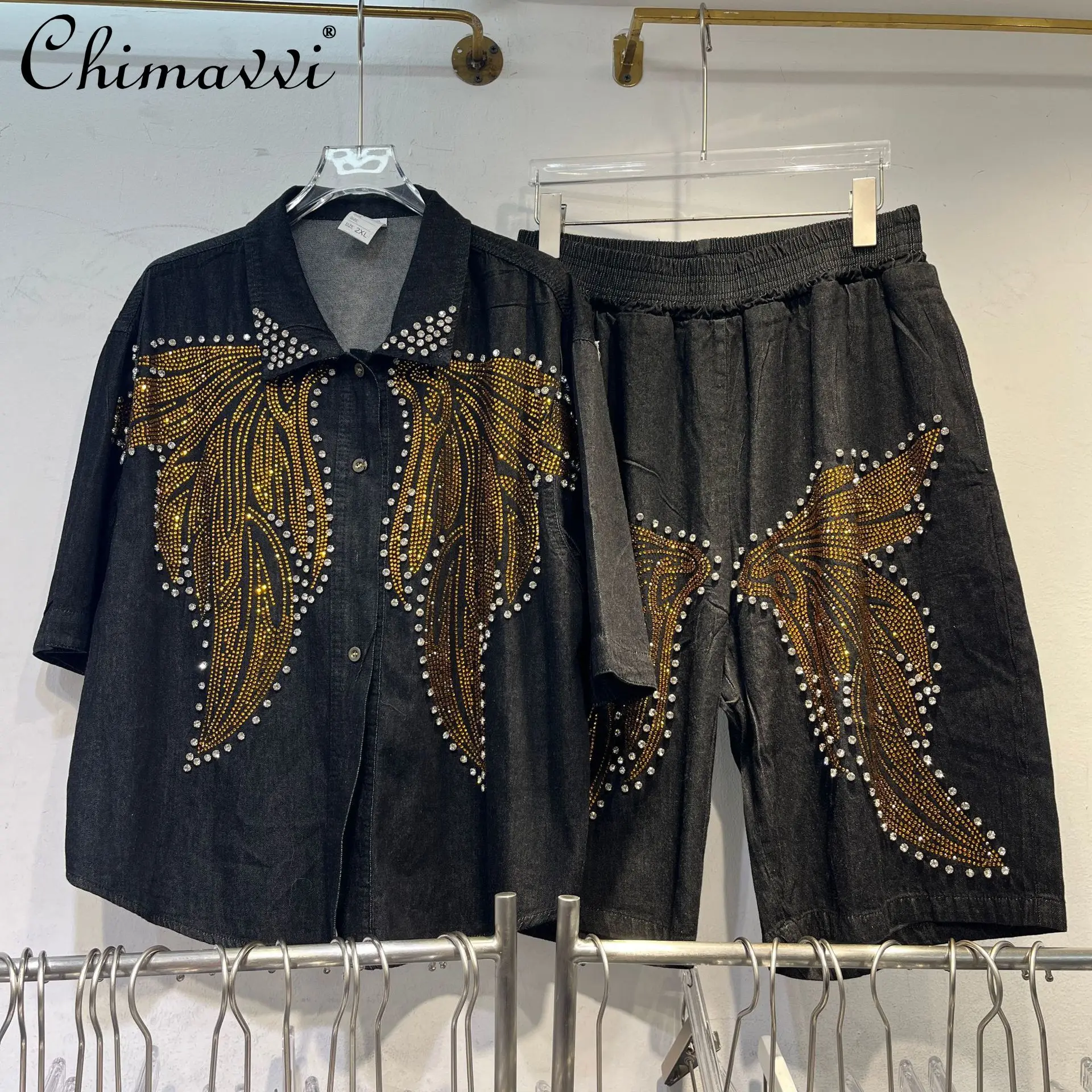 

Модная свободная повседневная рубашка с коротким рукавом и бриллиантовым бантом для тяжелой промышленности, прямые джинсовые шорты с эластичной резинкой и высокой талией, женский комплект из двух предметов