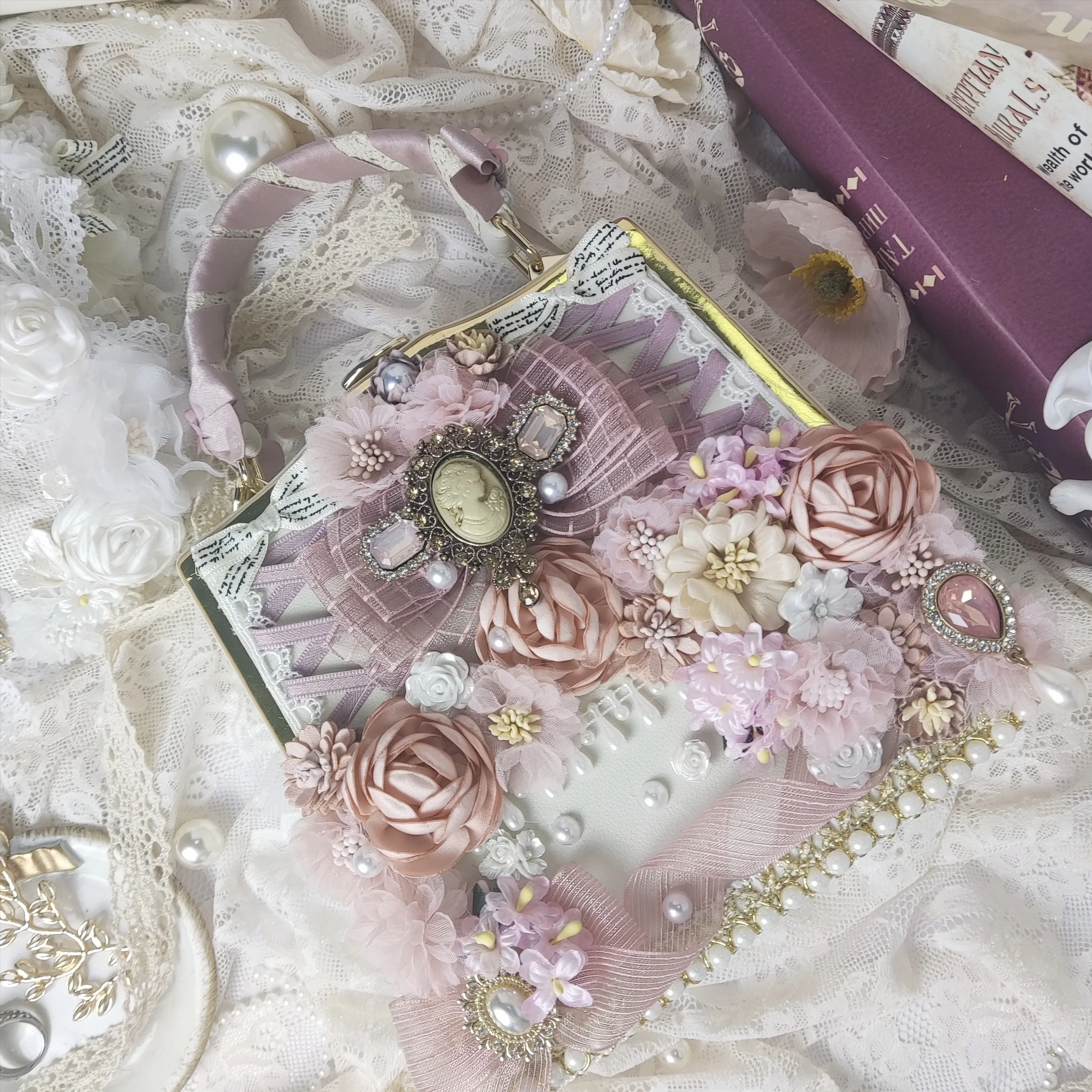 

Handmade Gorgeous Women's Bags Lolita Flower Wedding Cla Pink Rhinestone Pearl Bow Girl Handbag Retro Sweet Messenger Bag Ladies
