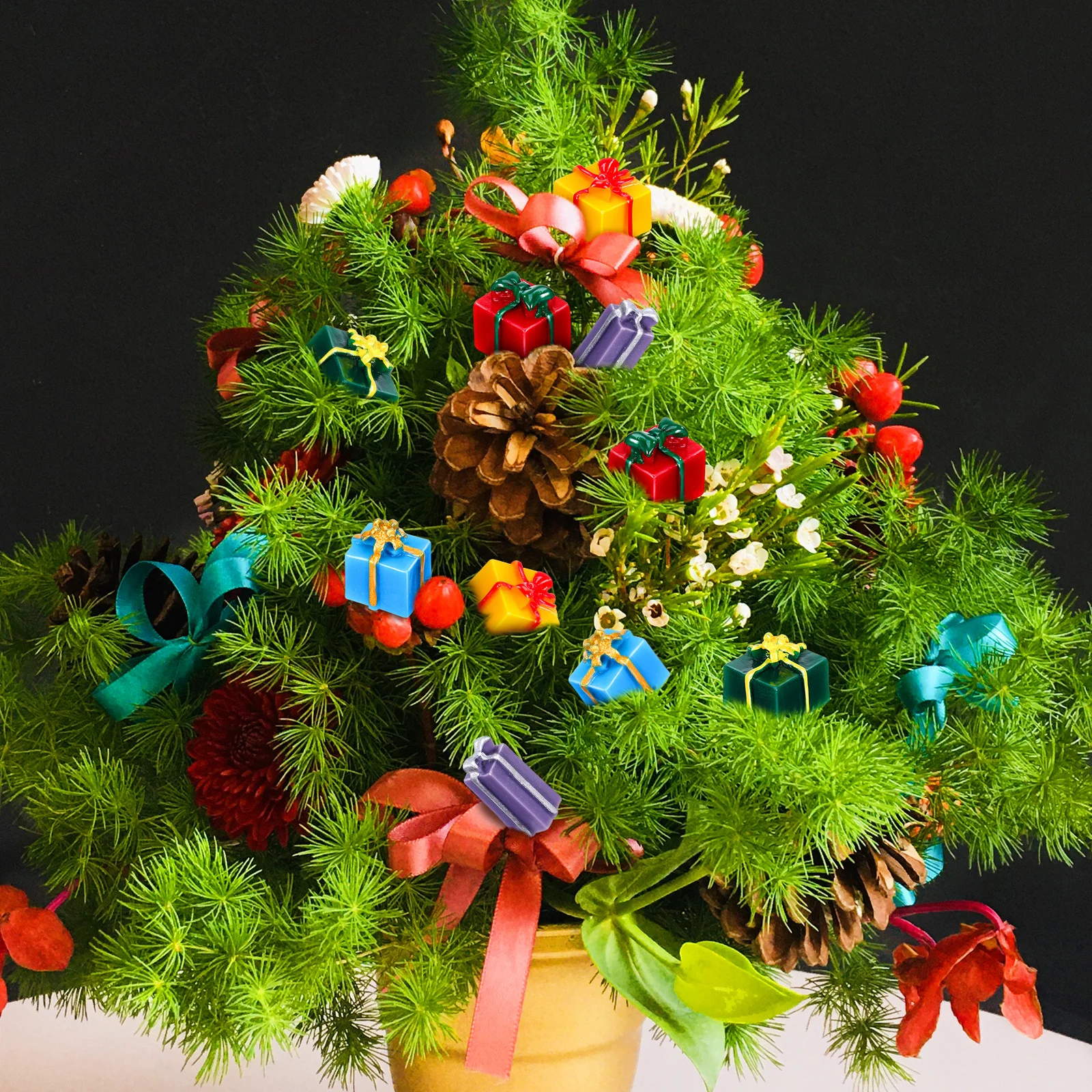 

40Pcs Resin Miniature Christmas Ornament Boxes Mini Presents for Craft Holiday Decoration Tiny Figurines Miniature Presents