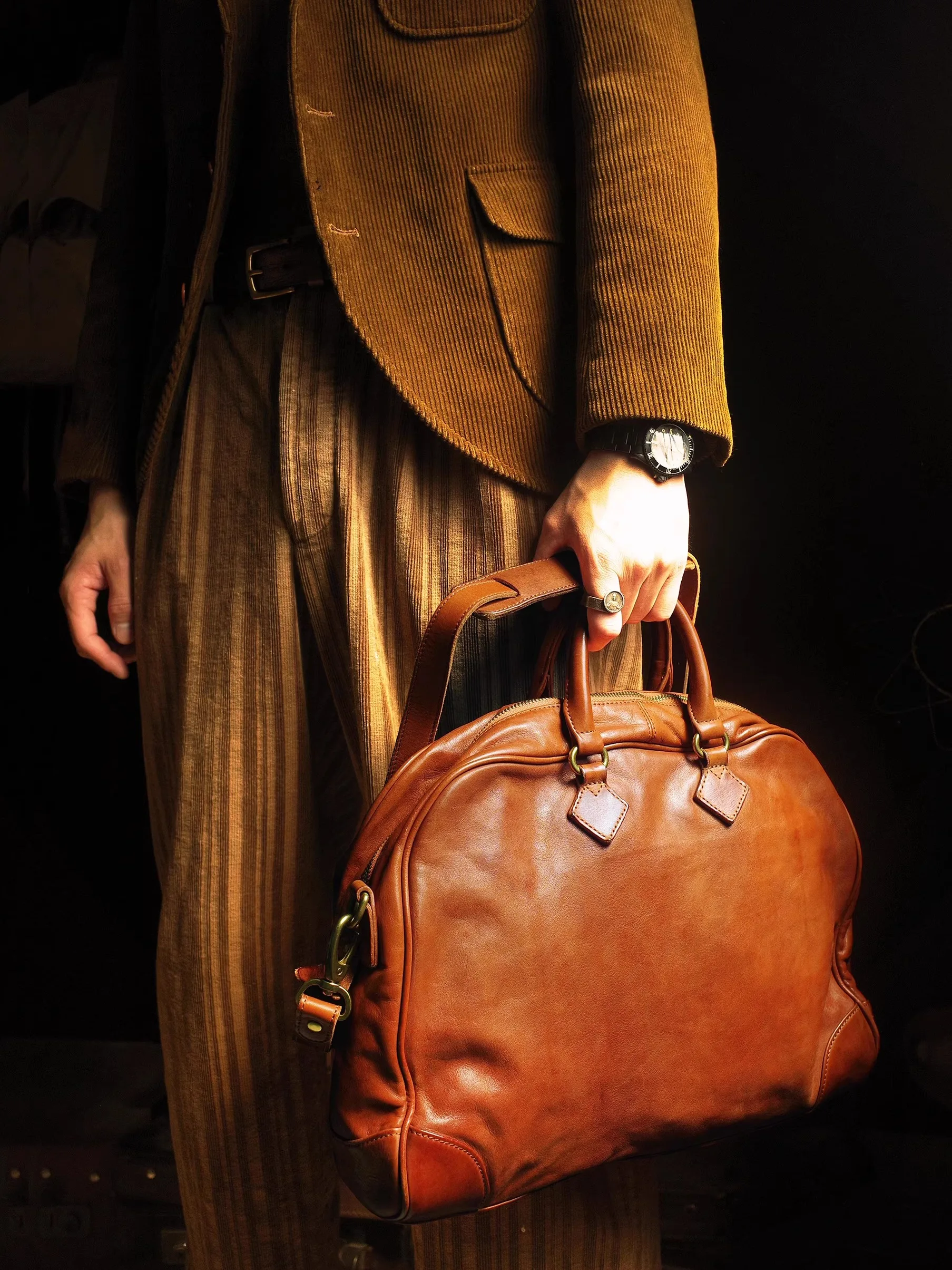 Simple designer hand-made vegetable tanned cowhide men's large-capacity handbag casual commuter leather women's shoulder bag