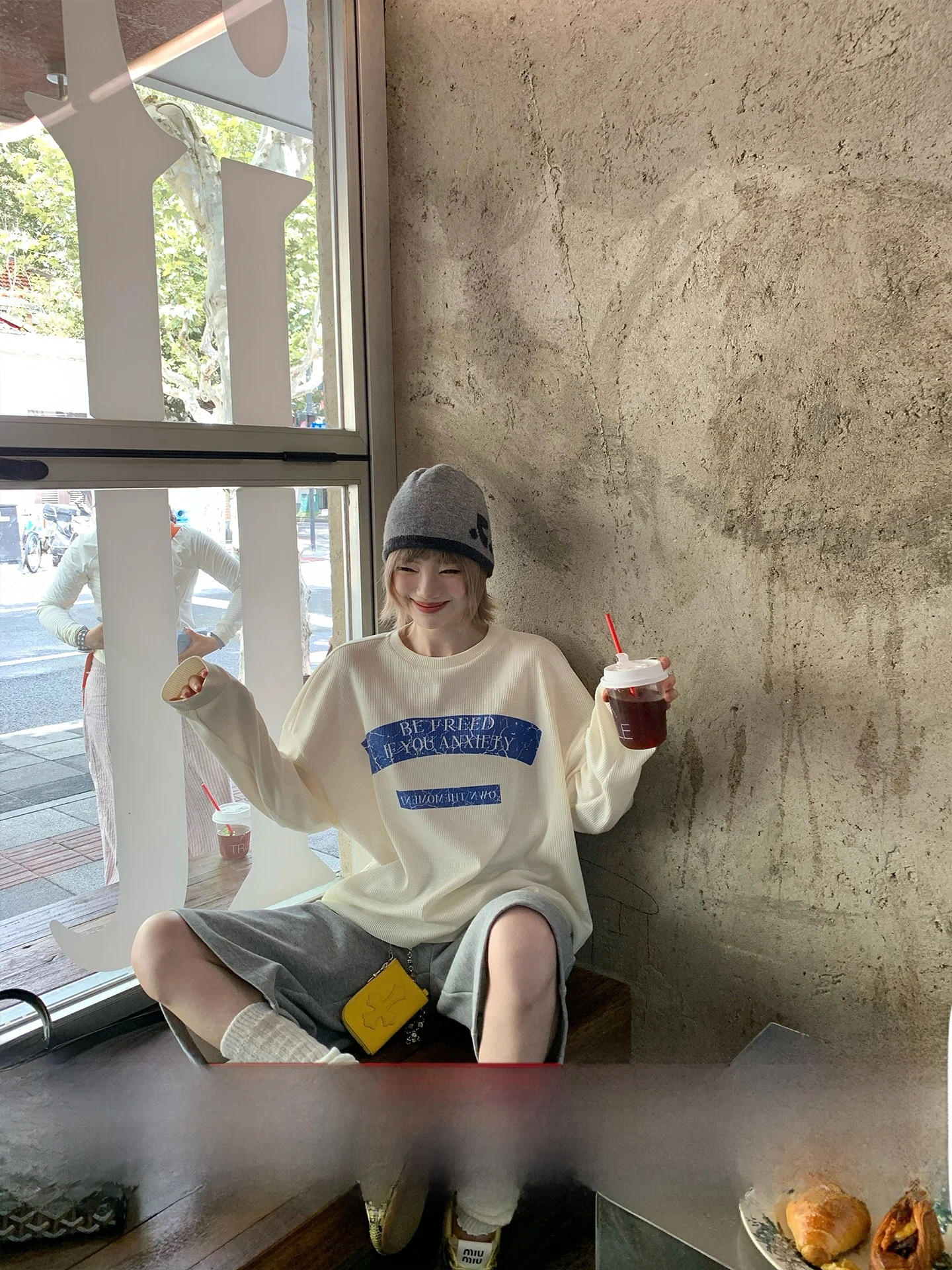 

Ouyang, свободная облегающая футболка в американском стиле ретро, круглая футболка Ne Long Sve, женская осенняя новая футболка из полиэстера с принтом для поездок на работу...