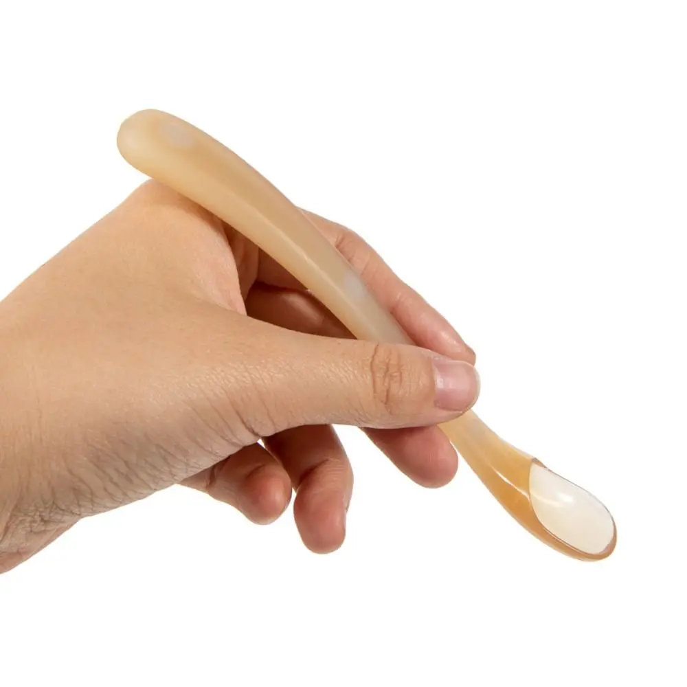 Colher de bebê de silicone macio, fácil limpeza, design seguro, colher de desmame, tamanho mini, capa à prova de poeira, colher ergonômica, uso portátil