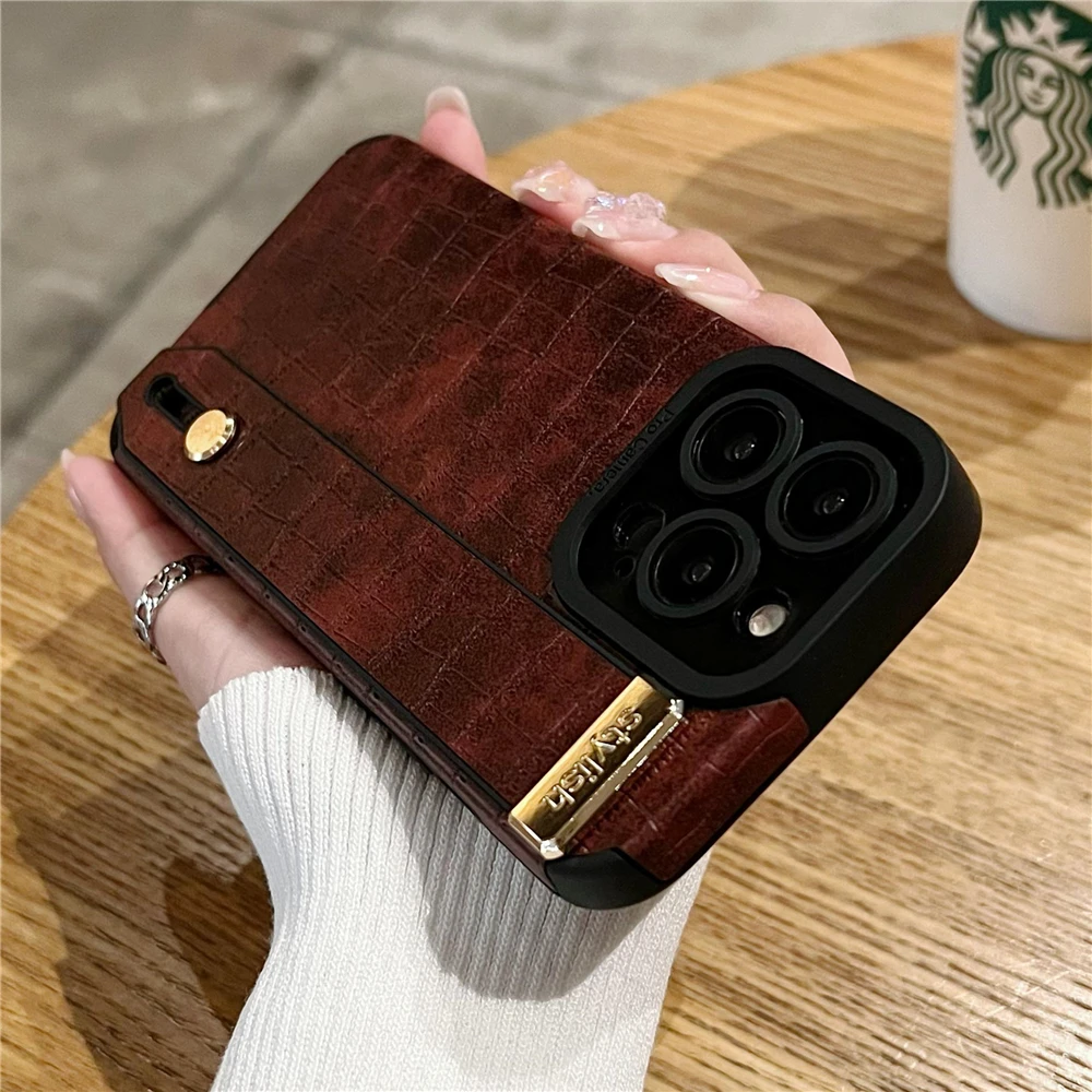 クロコダイル柄レザー風リストストラップ付きスマホケース iPhone 17