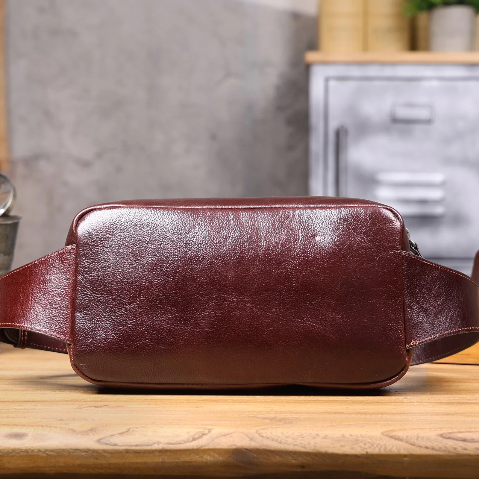 Vintage-Hüfttasche aus hochwertigem Rindsleder, lässige Schultertasche für Herren, multifunktionale Motorrad-Brusttasche aus echtem Leder – Detail 21