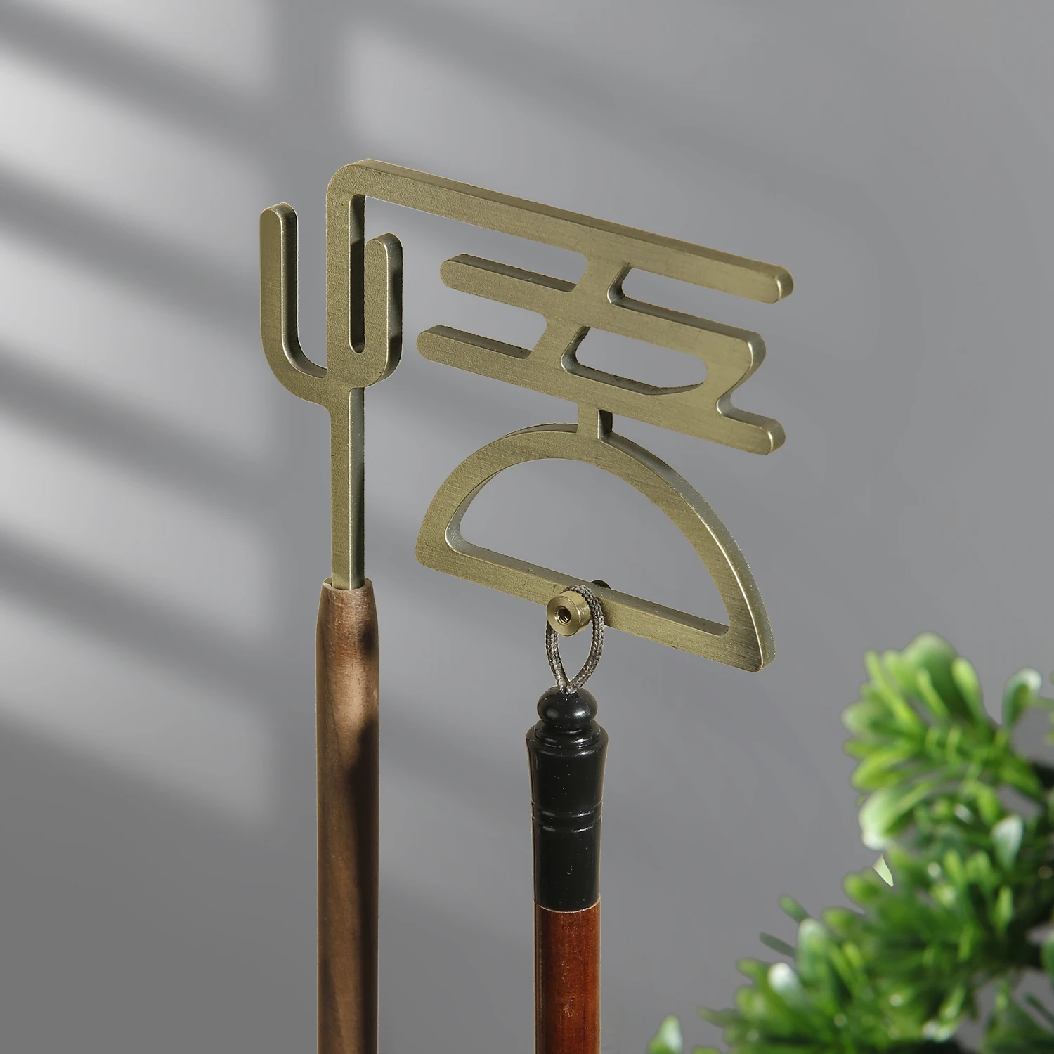 Chinesischer Wu-Pinsel-Stifthalter mit Holzsockel, Kalligraphie-Rest, Tintenaufhänger, Metall-Schreibpinselhalter, Schulbriefpapier – Detail 4
