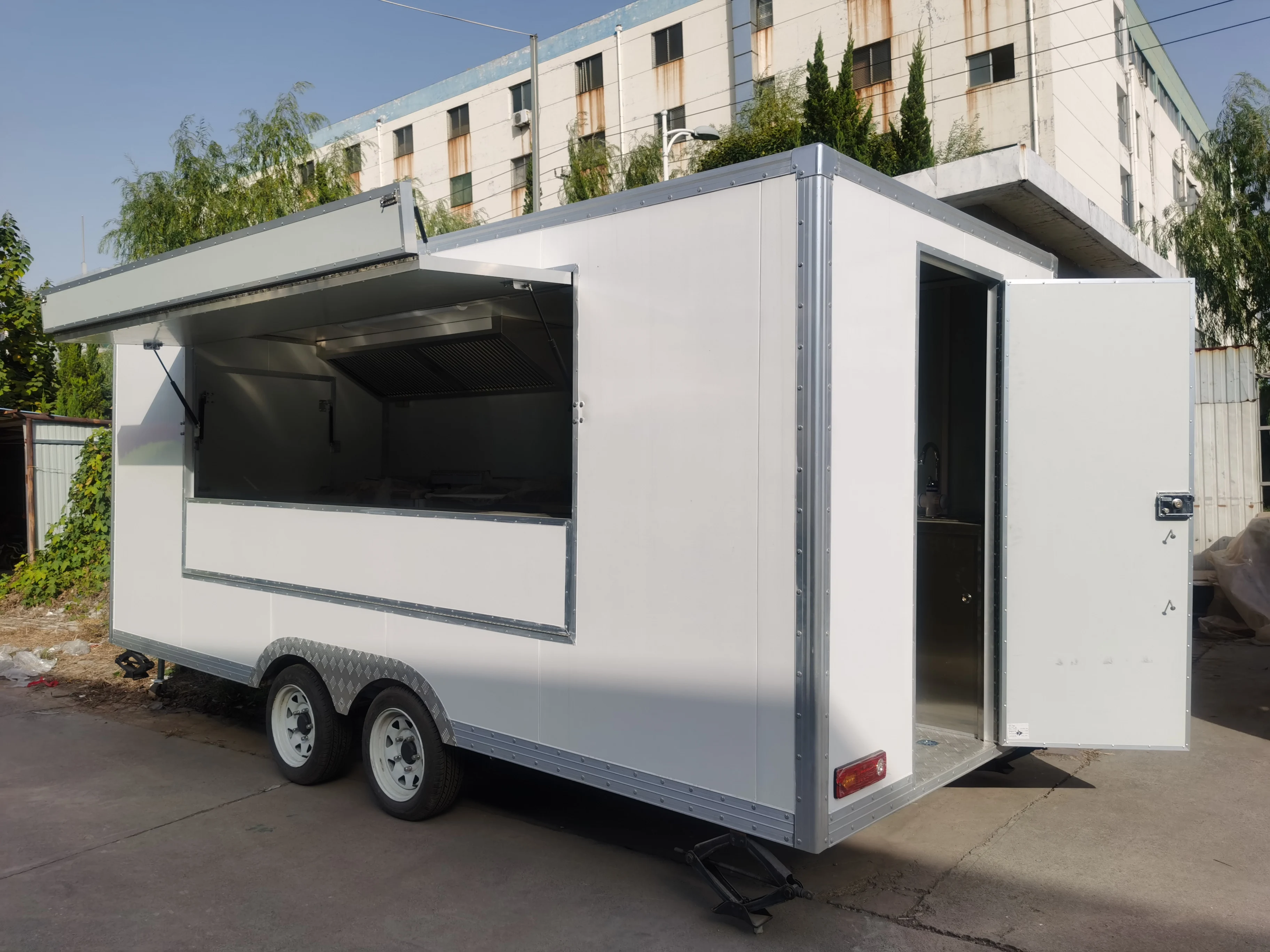 สีขาวสีรถเข็นอาหารมือถือ Street รถบรรทุกขนมสําหรับ Soft Ice Cream Machine Shop รถพ่วงสามารถปรับแต่ง Cooling เครื่องดื่มอุปกรณ์