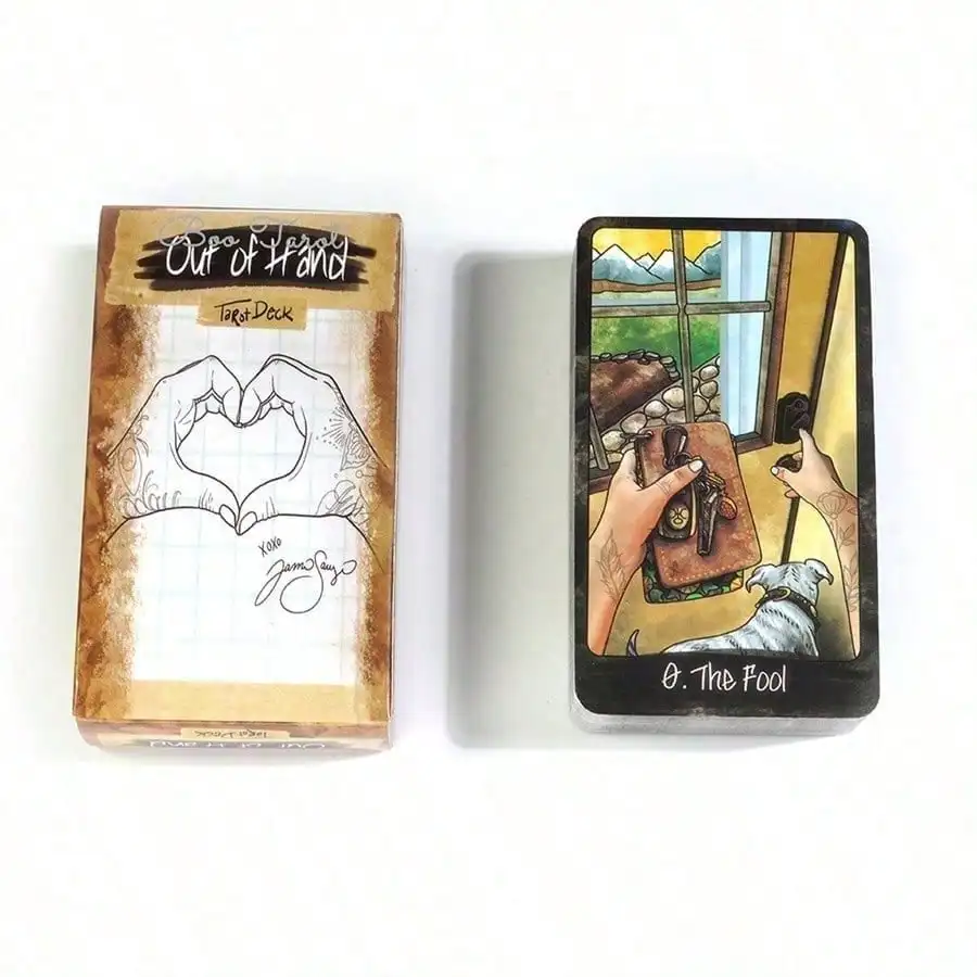 Carte de tarot hors de la main pour jeu de révélation de fortune, jeu de rassemblement de fête