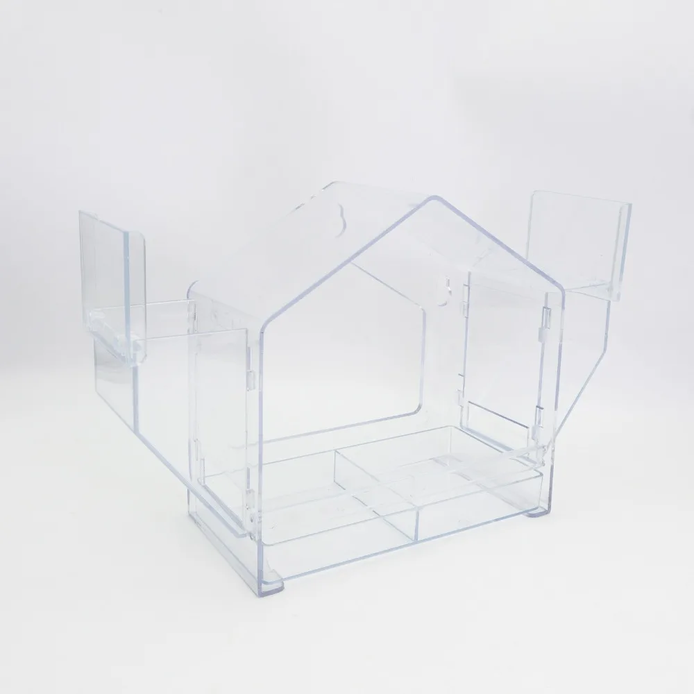 

Прозрачная кормушка для птиц на присосках, защита от белок, просторный домик для кормления птиц, лотки для кормления попугаев и волнистых попугайчиков