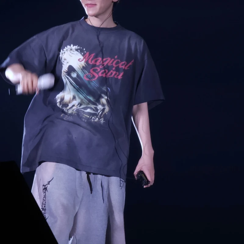 

SAINT MXXXXXX 25ss Новая футболка унисекс с коротким рукавом в стиле абстрактного американского винтажного стритстайла, летняя модная футболка с круглым вырезом