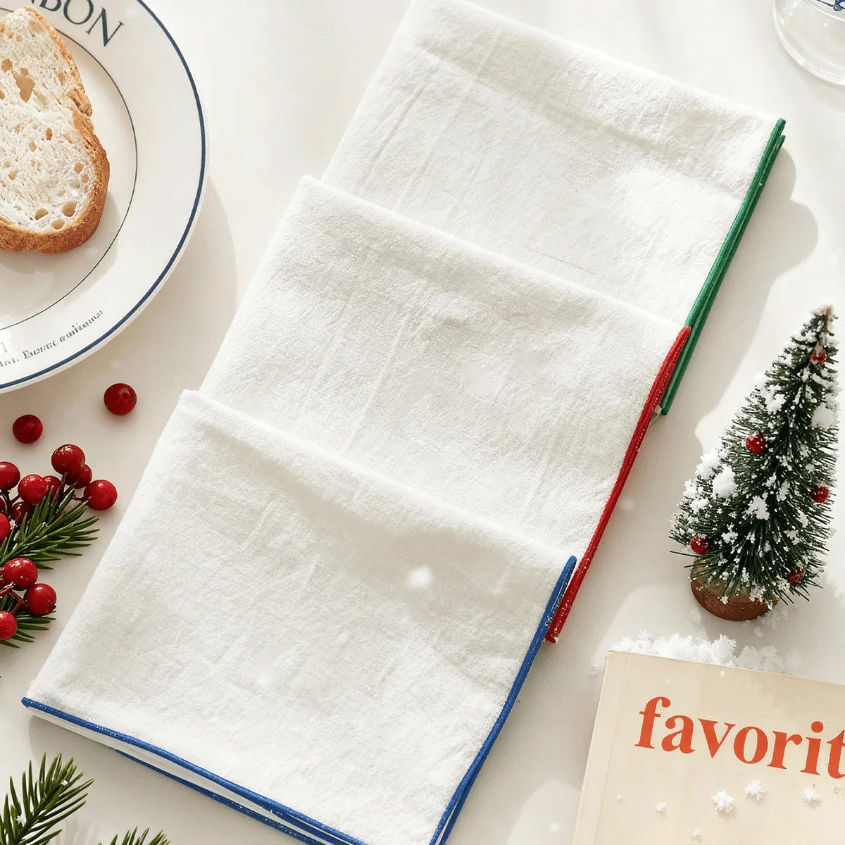 Christmas colorful border napkins are suitable for picnics, parties, gatherings, living rooms, restaurants, and home use.
