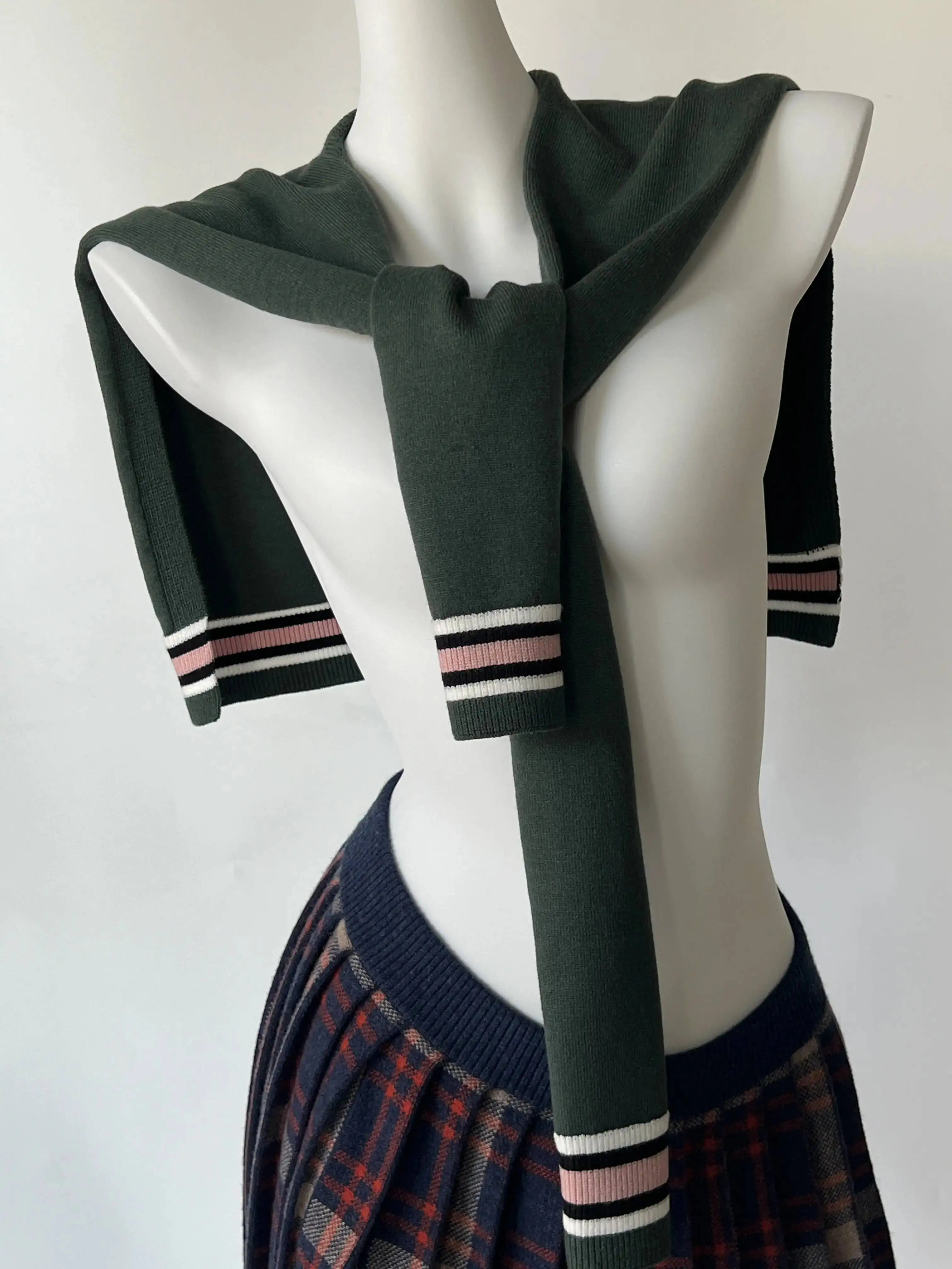 

Новый Love And Deepspace Хэллоуин Cos Косплей Зеленая полосатая шаль в британском стиле Повседневный наряд Sylus Xavier Rafayel Zayne Caleb