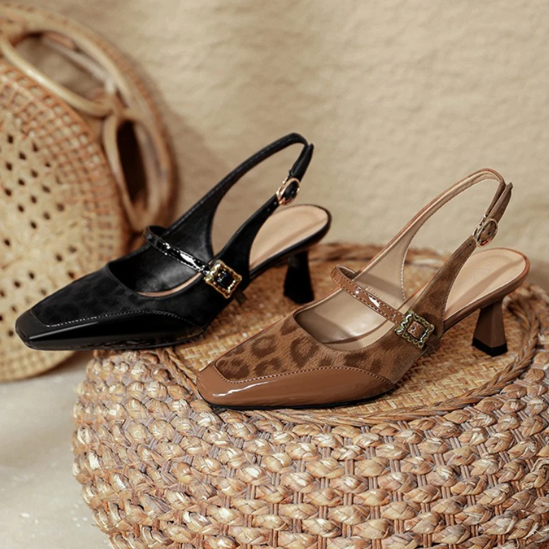 

Роскошные дизайнерские туфли из лакированной кожи с леопардовым принтом, женские туфли-лодочки с квадратным носком и ремешком сзади, модные офисные туфли-лодочки, Zapatos Mujer