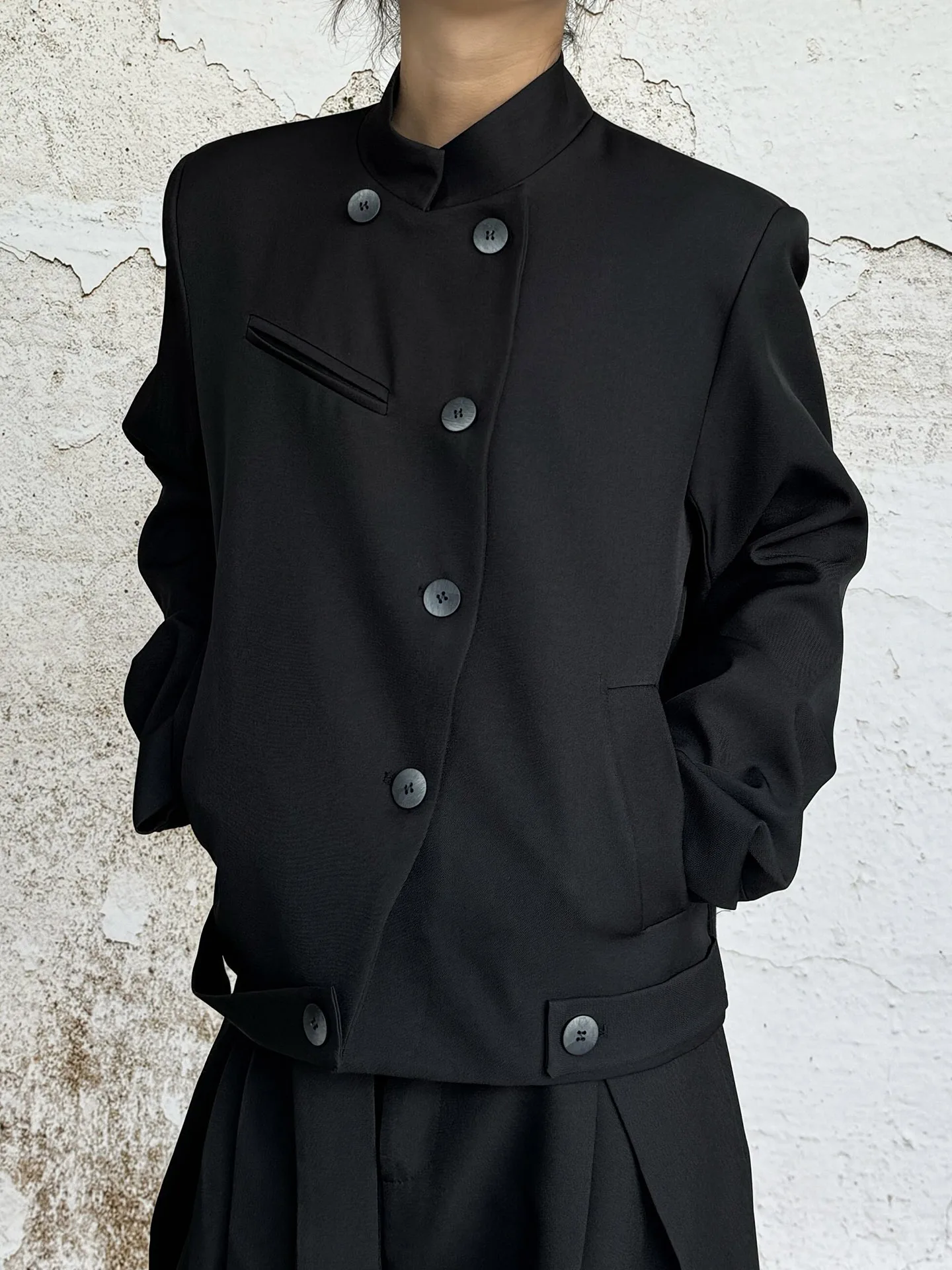 Retro Chinese Style Short Tailored Jacket Shoulder Pads Stand Collar Side Buttoning for Men And Women Casual Windproof Coat