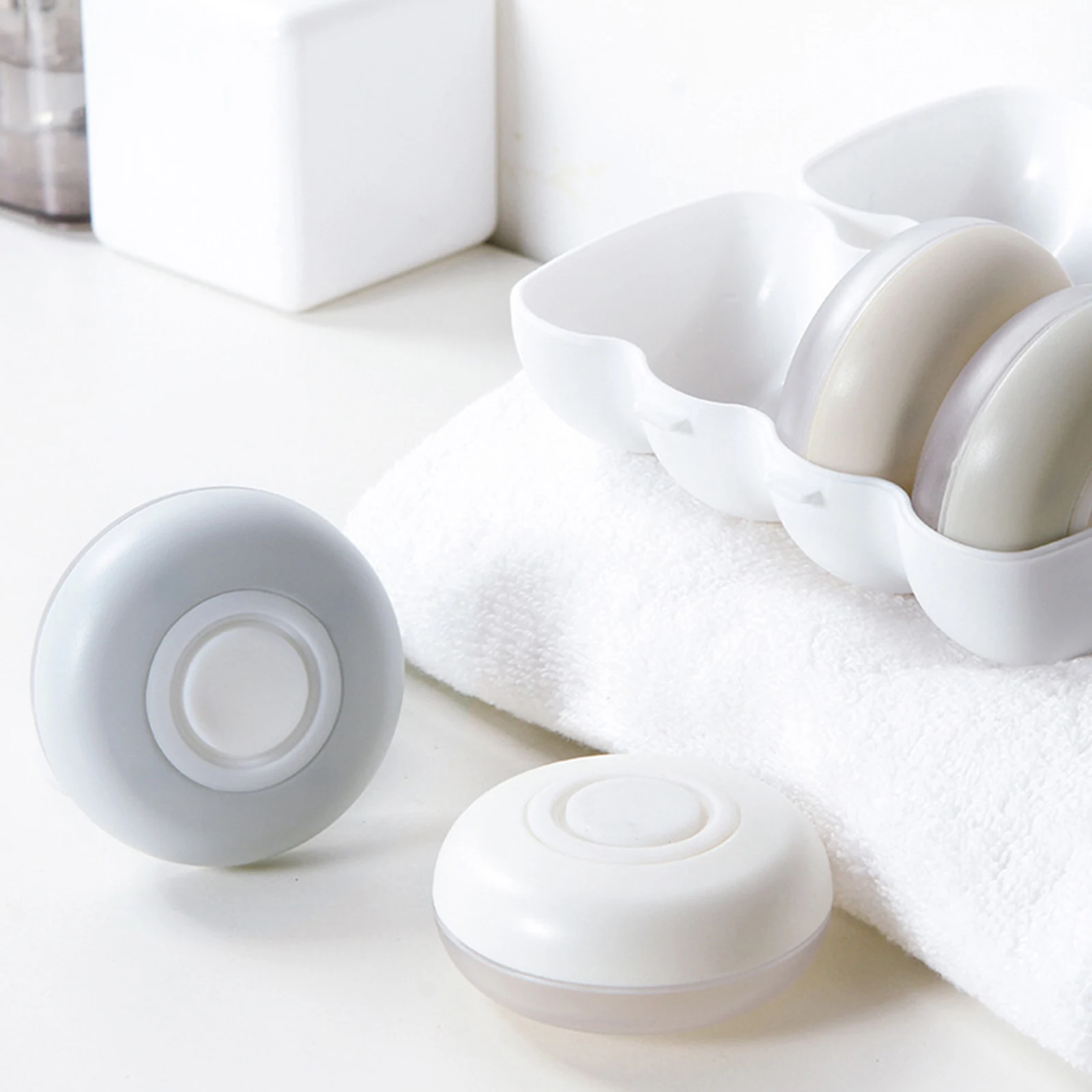 

1 set Portable Lotion Dispenser Empty Containers Travel Soap Refillable Jars Tiny Press Sealing Case For Essential Oils