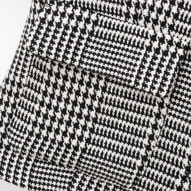 TRAF Houndstooth สั้น Blazers สําหรับผู้หญิงฤดูใบไม้ร่วงแฟชั่นตกแต่งกระเป๋าปุ่มสั้นเสื้อแขนยาวหญิง Blazers