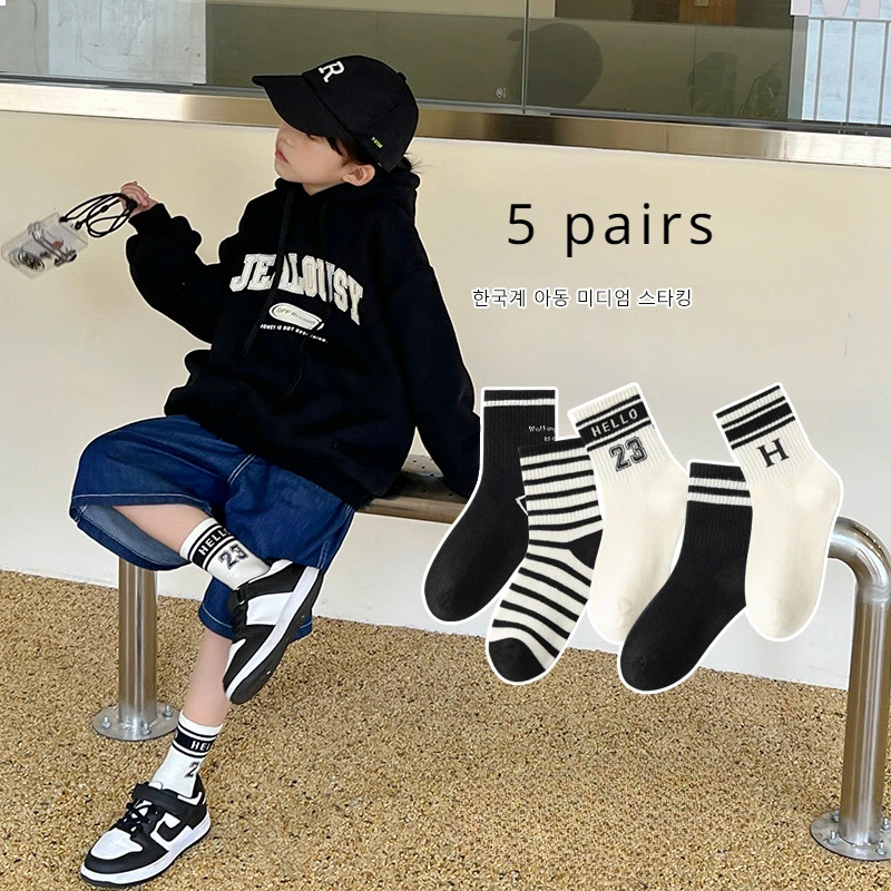 Five Pairs of Four Seasons Children\'s Black and White Striped Fashion Sports Style Comfortable Breathable Socks