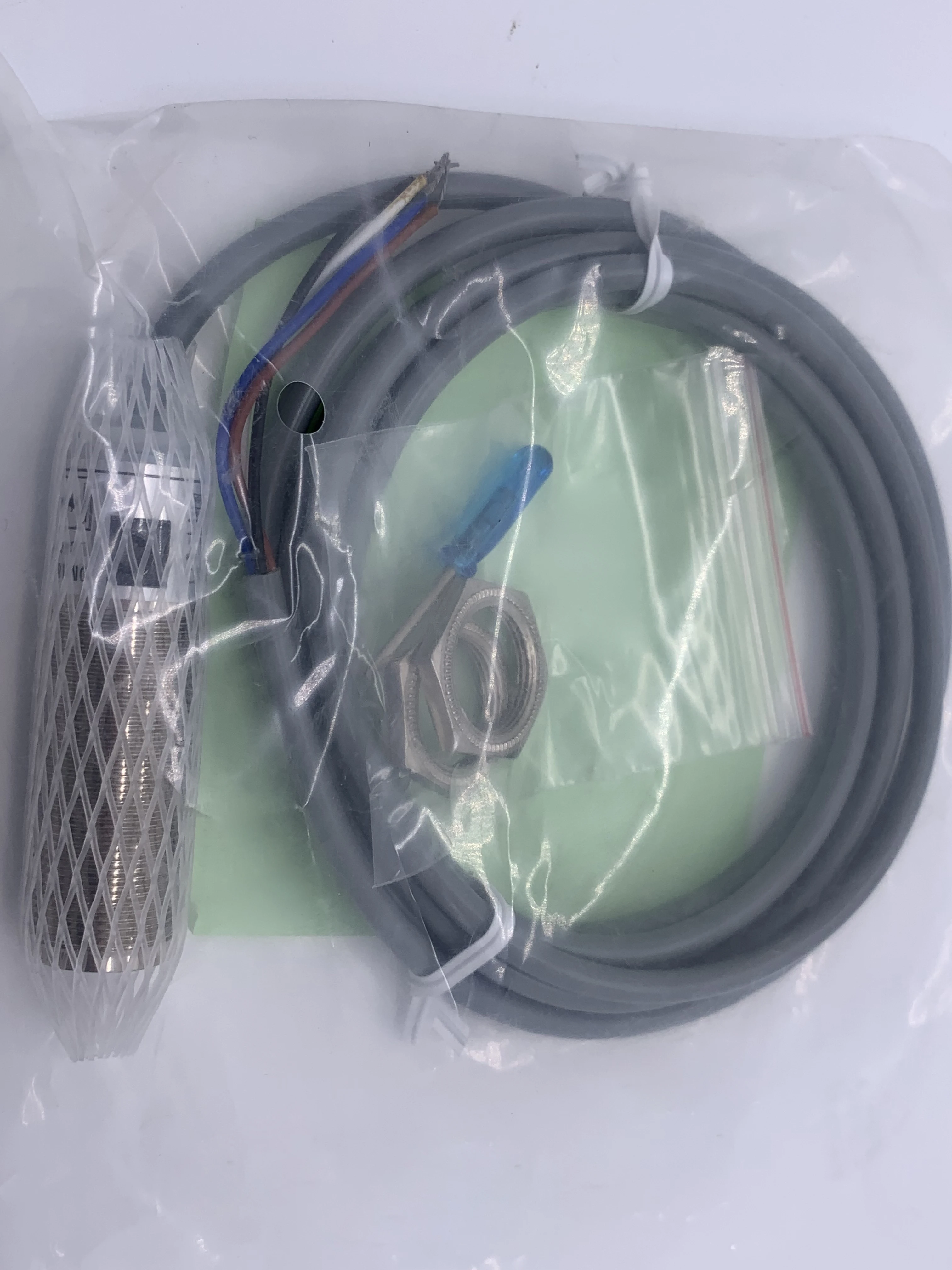 

In Stock New Photoelectric Switch Sensor OM18-K550VP6Q OM18-K600VN6/VP Reliable Gold Seller One-year Warranty