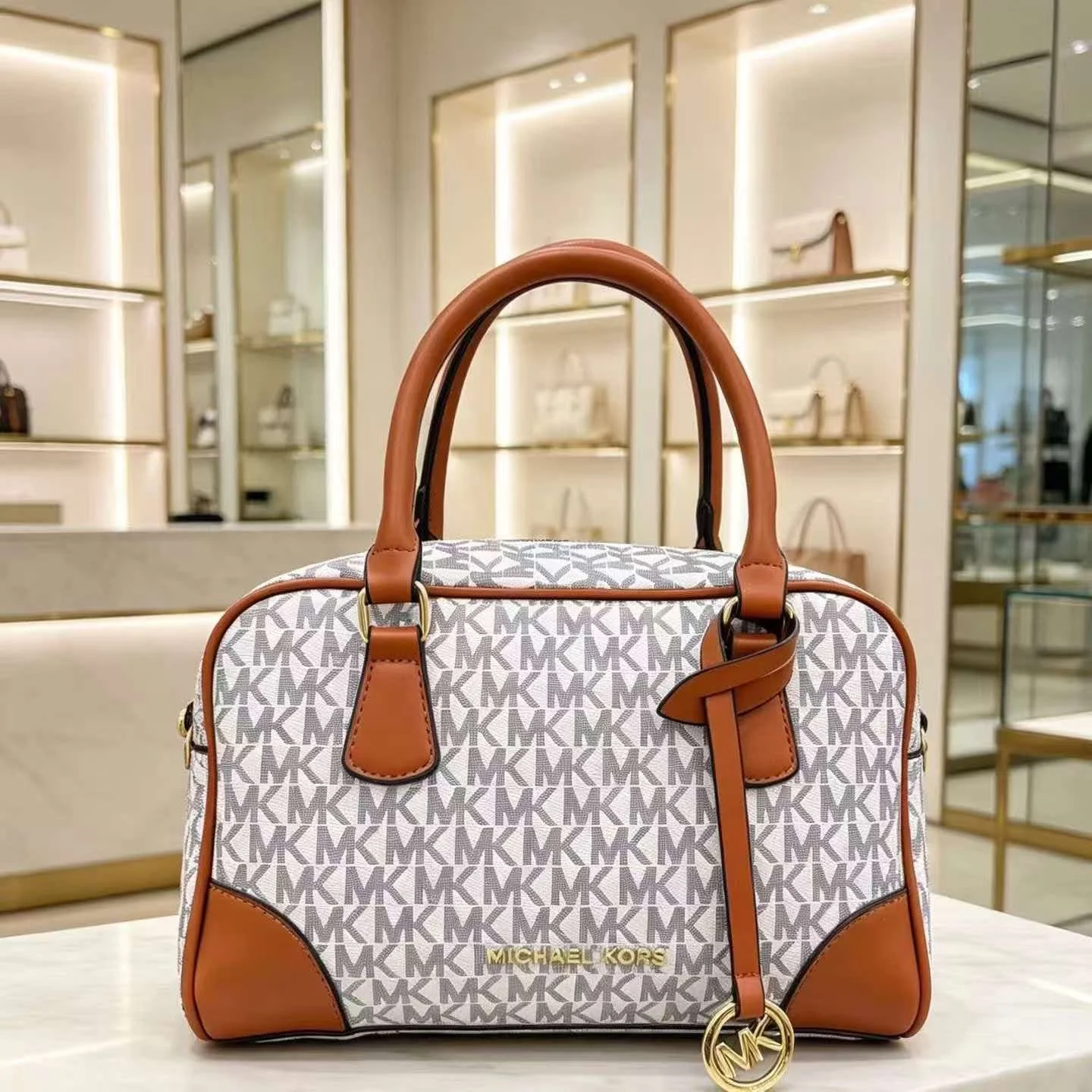 MK2026 New Michael Kors Wide Strap Shoulder Crossbody Bag for Women, High-End Feeling Crescent Underarm Saddle Bag
