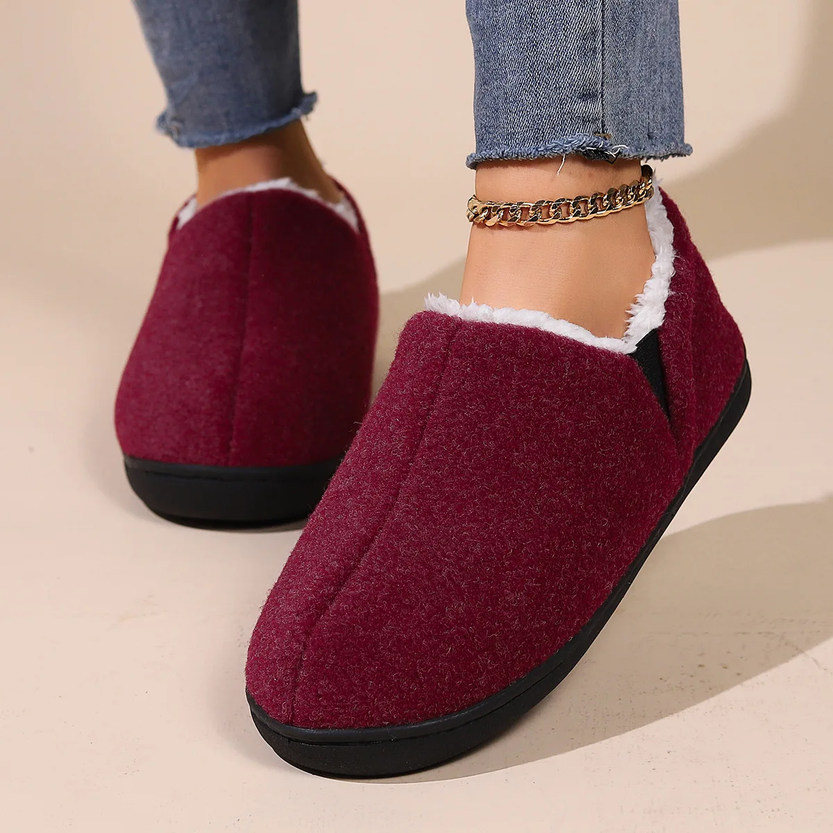 Comwarm: Warme, kurze Plüsch-Hausschuhe für Damen, mit flauschigem Innenfutter, ideal für den Innenbereich, bequeme, weiche Sohle, modische Schlafzimmer-Hausschuhe. – Detail 3