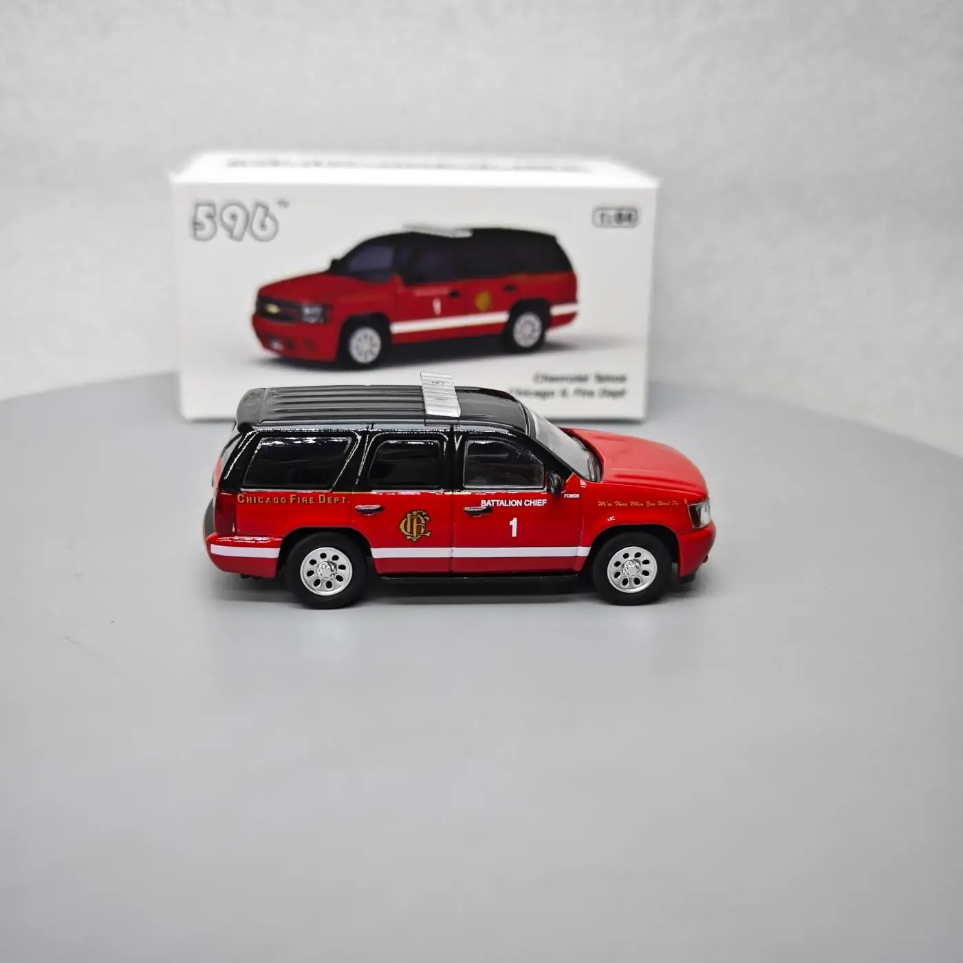 

596 1:64 Chevrolet Tahoe Fire Patrol Car - Chicago Fire Department (88) Advanced Car Model Collectibles
