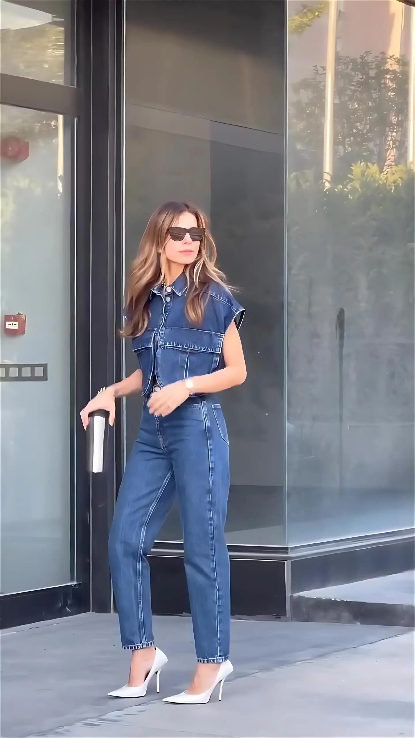 

Пальто джинсовое синее зимнее женское летнее с открытыми передними рукавами и воздушными шариками, минималистичная вязаная легкая пляжная одежда с вырезами в тон