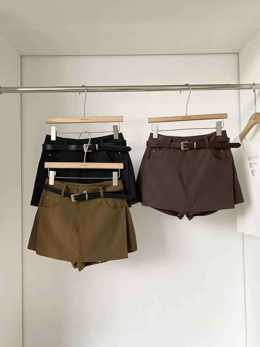 

Fashionable Korean Style High Waist Pure Color Casual Shorts Women's Stylish Temperament Design Versatile Skort for Commuting