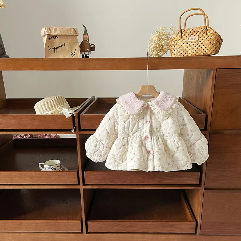 ملابس خارجية للفتيات لخريف وشتاء 2025 سترة جديدة أنيقة من الدانتيل مع طية صدر السترة للدفء والحلاوة واللطيفة ملابس يومية