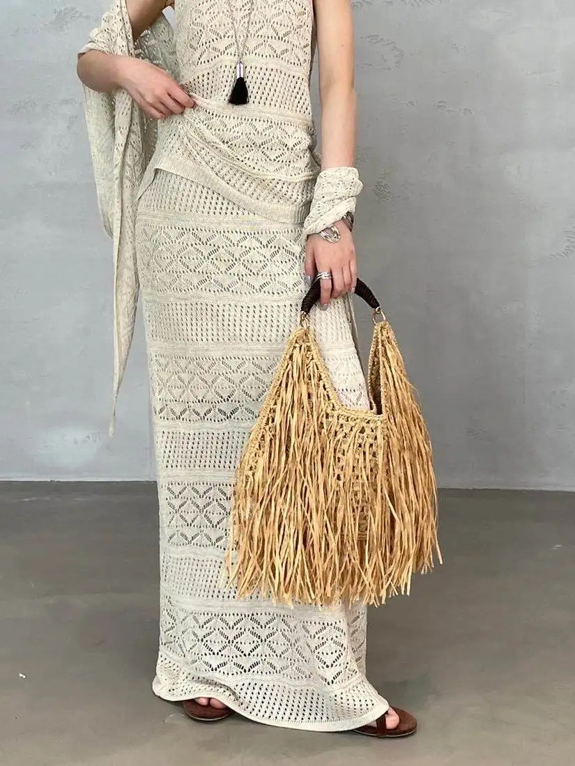Hollow Out Tote Bags For Women Luxury Designer Handbag Purse New Weave Large Capacity Tassel Shoulder Straw Beach Bag
