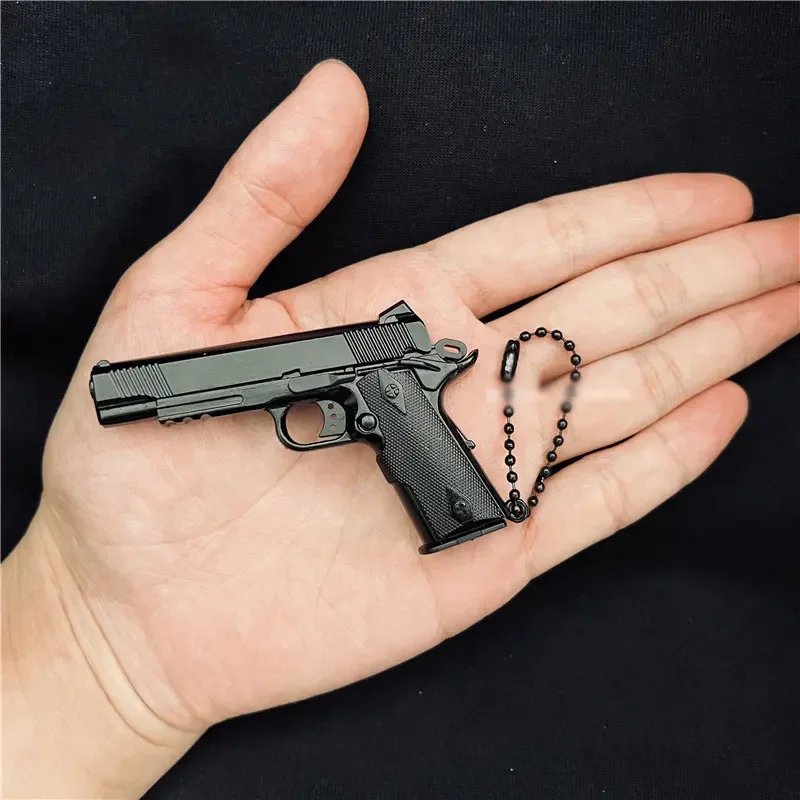 1:3  Anti-stress Toys Metal Pistol Gun Keychain Miniature Model Bereta 92F Colt 1911 Glock 17 Men\'s and Women\'s Birthday Gifts