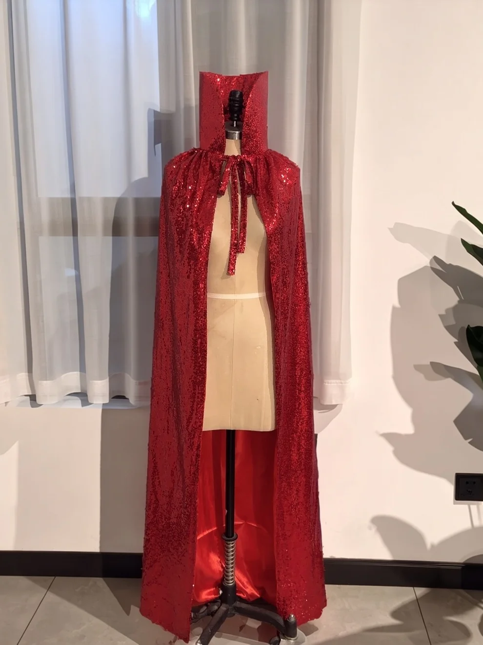 

Красное платье с пайетками и большим воротником-хомутом, костюм для сценических выступлений, ролевых игр, маскарадов, накидка, женская этническая мода