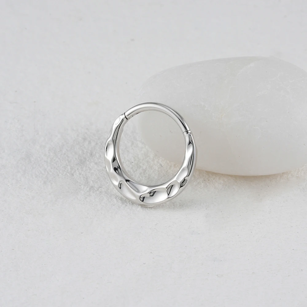 Right Grand ASTM F136 Titanium 16G Hammered Disc Septum Hoop Ring Textured Hinged Segment Nose Clicker 8mm/10mm Daith Rook Helix Earring Piercing Body Jewelry for Women Men