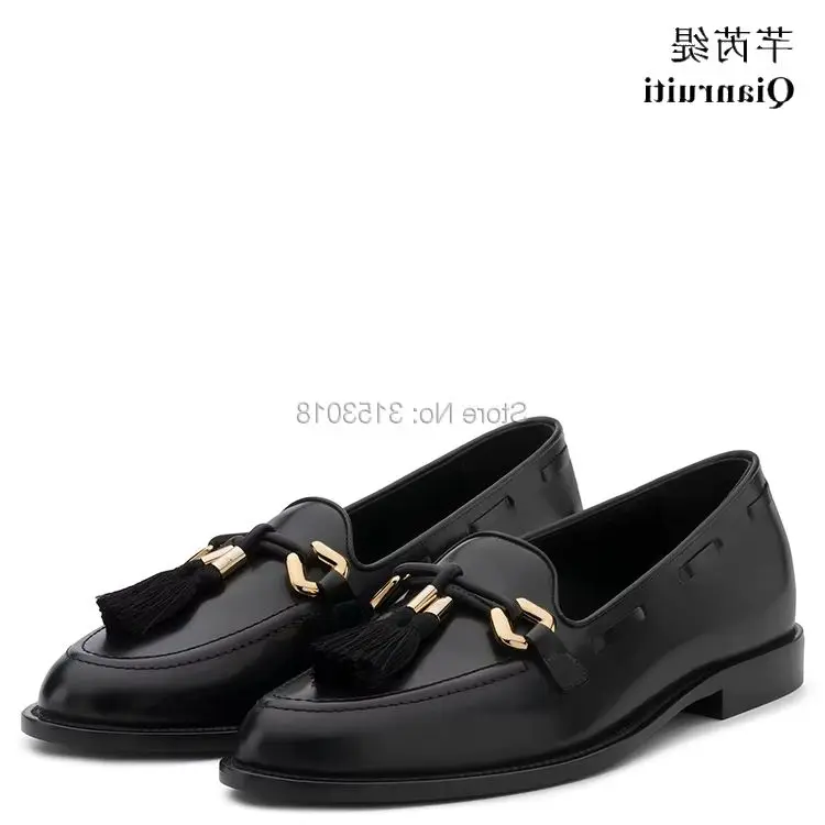 2019 della Pelle Verniciata di Modo Casual Scarpe Da Uomo Slip-On Scarpe Per Il Partito di Modo Della Nappa Della Decorazione di Calzature Per Il