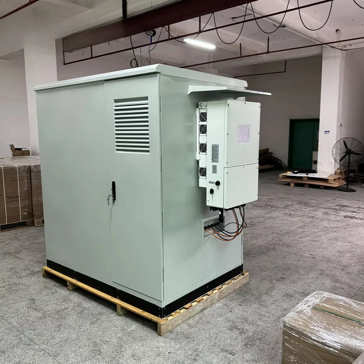 100kwh 200kwh Energy Storage System Battery and deye  Inverter Outdoor All in One Inverter and Lithium Batter Cabinet