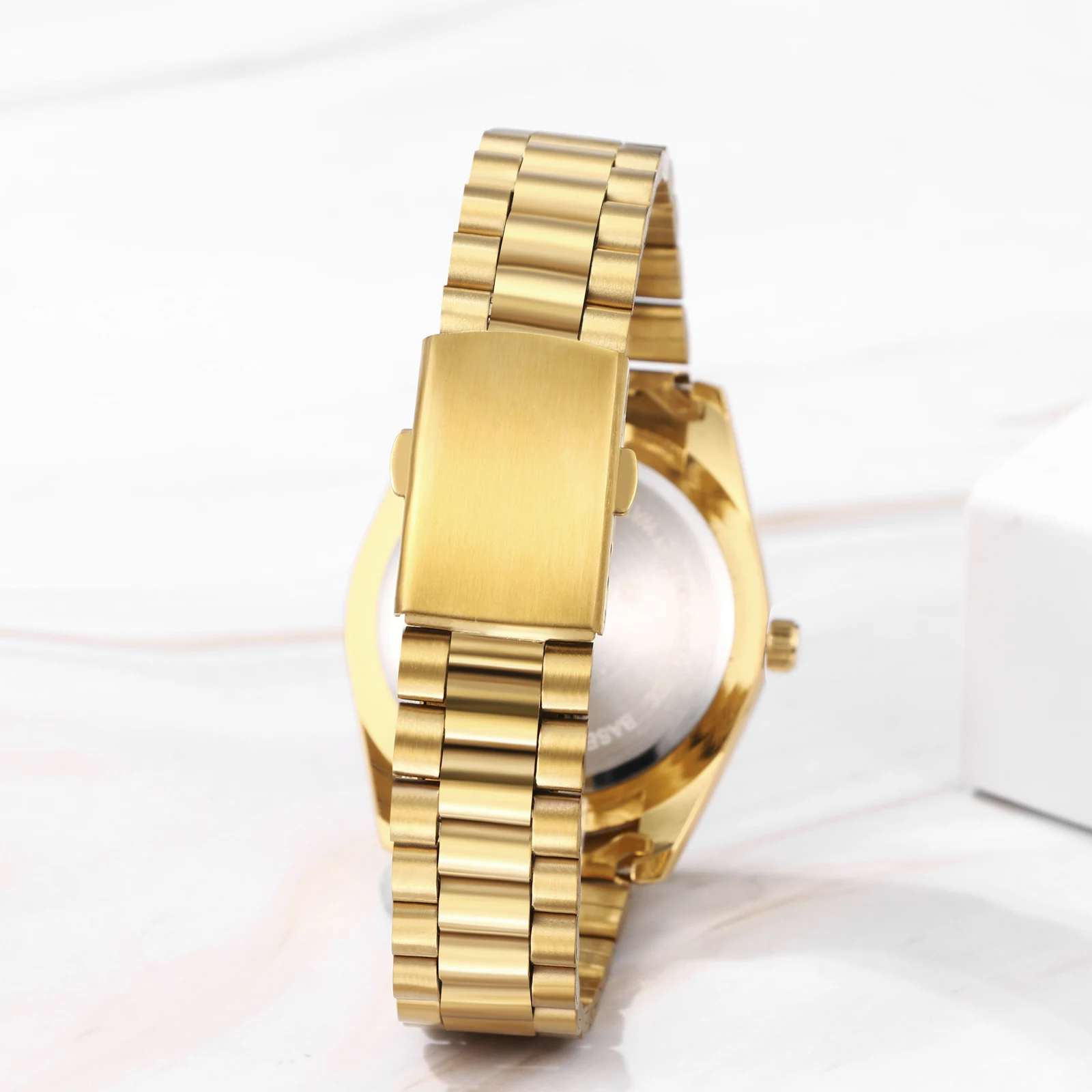 ساعة كوارتز لانكاردو للرجال ، حزام من الفولاذ المقاوم للصدأ ، مقاومة للماء ، أيدي مضيئة ، أرقام رومانية ، أسبوع المقياس ، تقويم ، متوفرة