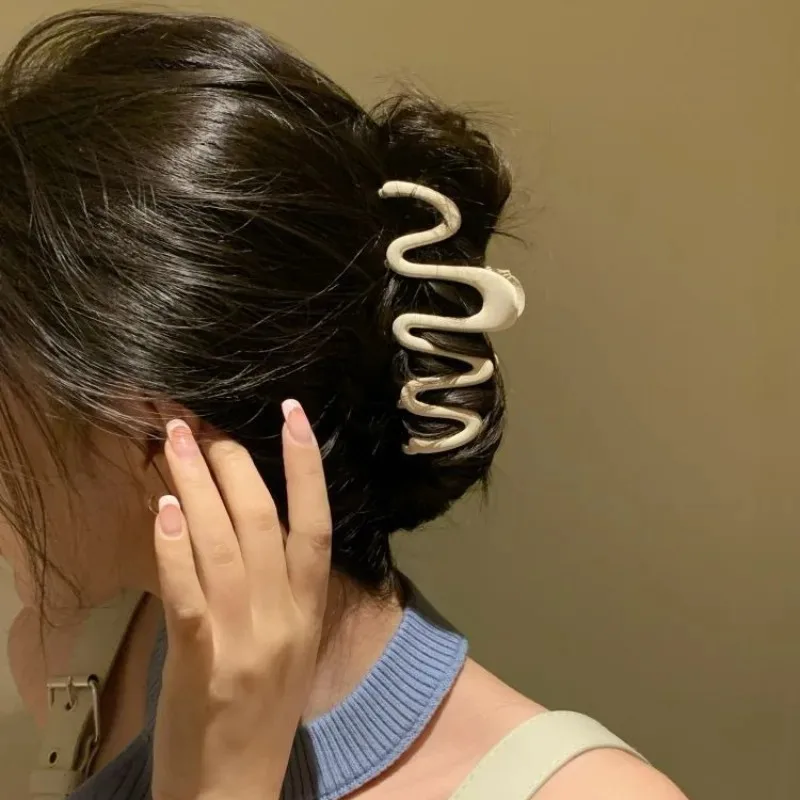 

Wave Shark Clip Dopamine Grab Clip Large Premium Candy Color Clip Design Hairpin Water Ripple Headpiece Hair Accessories