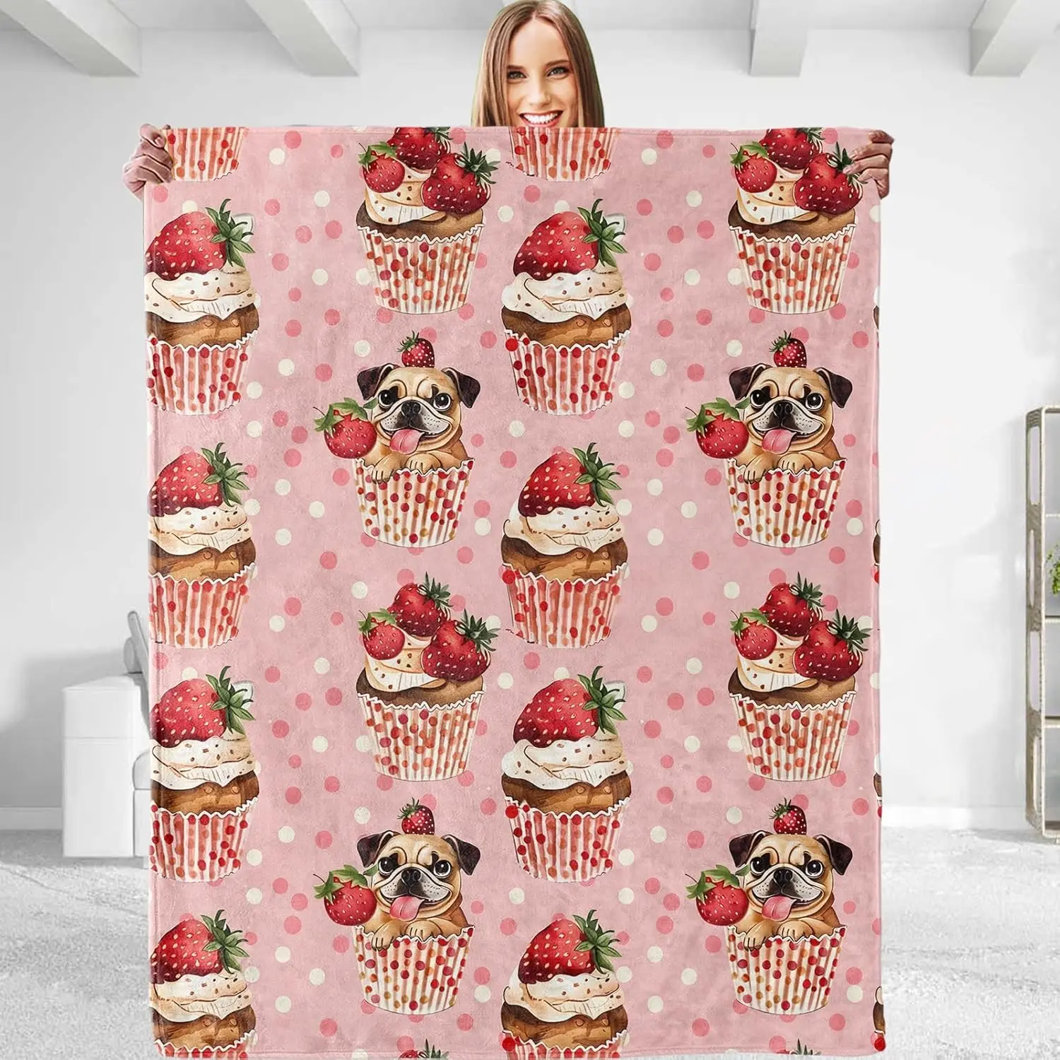 Manta de Felpa con Diseño de Pastelitos de Fresa y Perros Pug, Acogedora Manta de Lana para Amantes de los Perros, Decoración Estética Rosa