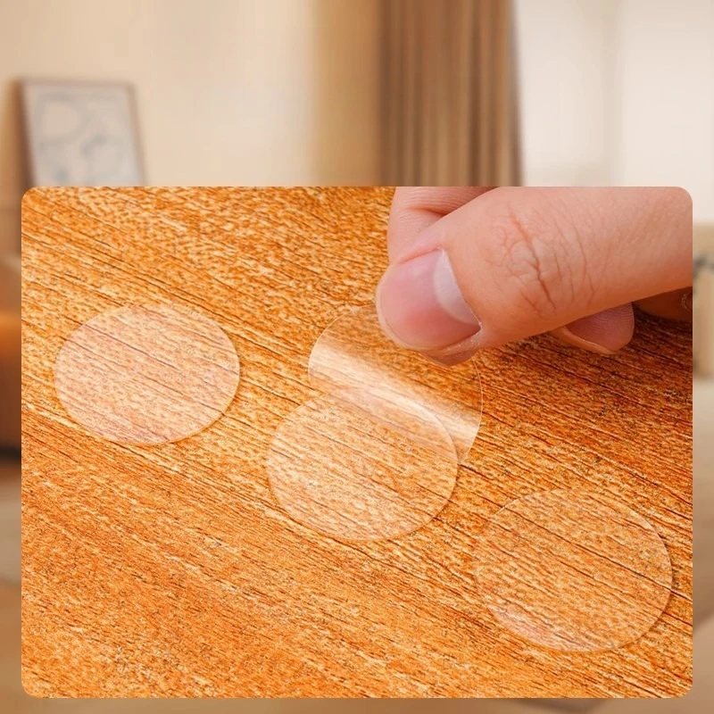 Podstawa figurki z blind boxu jest mocowana przez przezroczysty, wysokowiskozyczny, dwustronny klej nano dozujący się bez śladów.