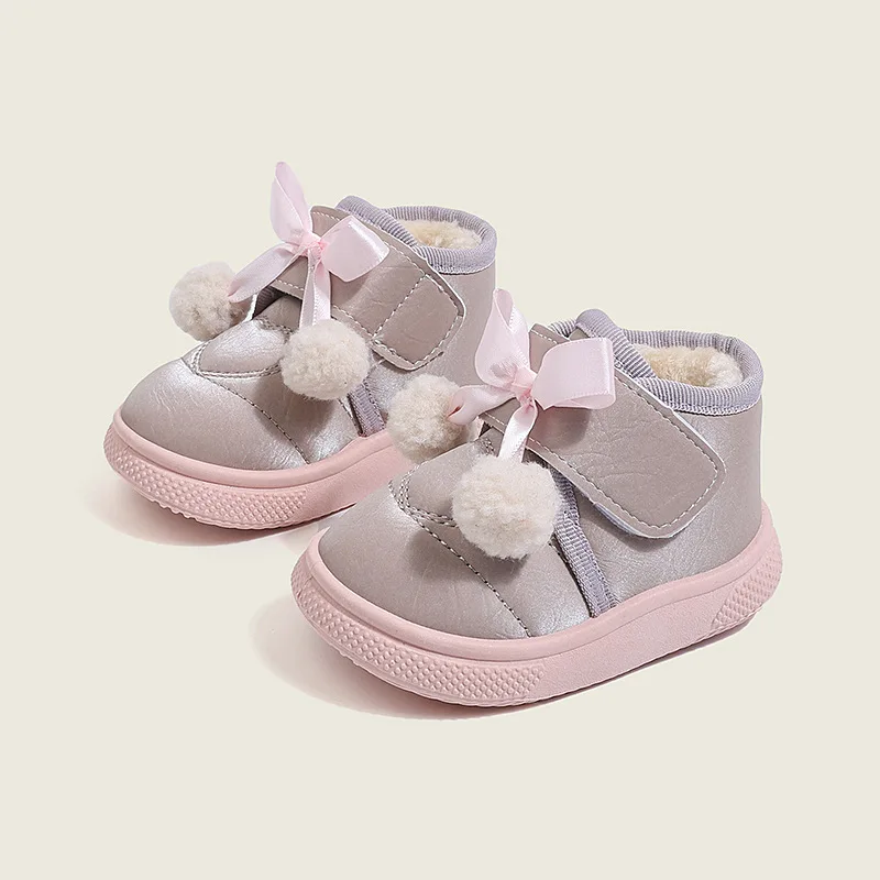 

Уличные детские зимние теплые полусапожки, милые модные плюшевые сапоги для девочек с комочками волос, мягкие нескользящие детские меховые хлопковые сапоги