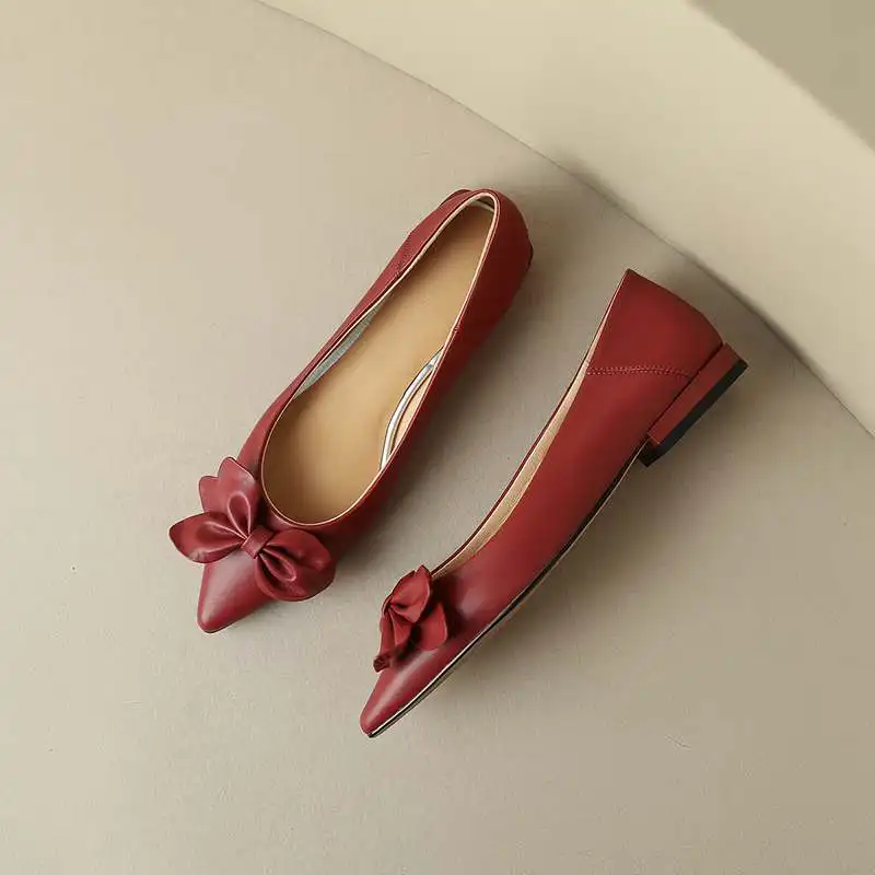 Krazing Pot Full Grain Leather Low Heels Pointed Toe Gorgeous European Designer Daily Wear Women Butterfly-knot Decoration Pumps