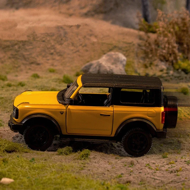 New 1:36 Ford Bronco Lima Alloy Car Model Diecast Metal Off-road Vehicles Car Model High Simulation Collection Children Toy Gift