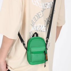 Moda erkek kadın Messenger Crossbody çanta öğrencileri küçük spor taşımak için büyük cepler ile naylon rahat göğüs taşımak