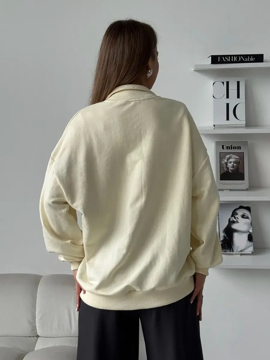 T2K Aesthetic College นักเรียนยืนครึ่งเปิดซิปเสื้อกันหนาว Retro Letter พิมพ์เสื้อแขนยาวฤดูใบไม้ร่วงหลวมกีฬา