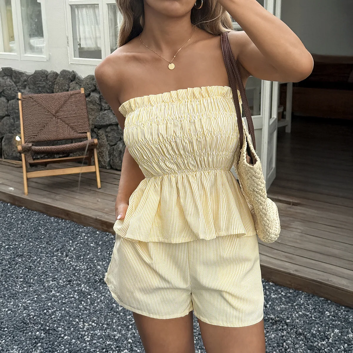 

Женский комплект из двух предметов: топ-бюстье в полоску с рюшами и шорты, повседневная летняя пляжная одежда для отдыха