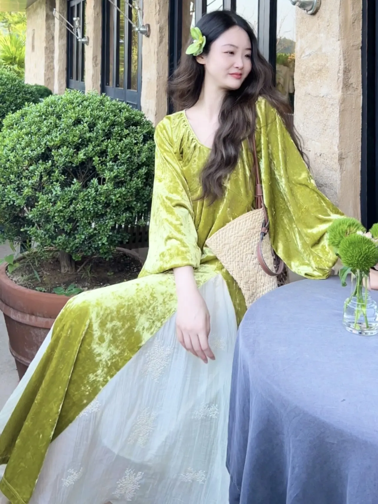 티이하일리 봄 가을 벨벳 여성 그린 패치워크 드레스 랜턴 소매 롱 미디 기장 V넥 루즈핏 여성복 2026 신상 A라인