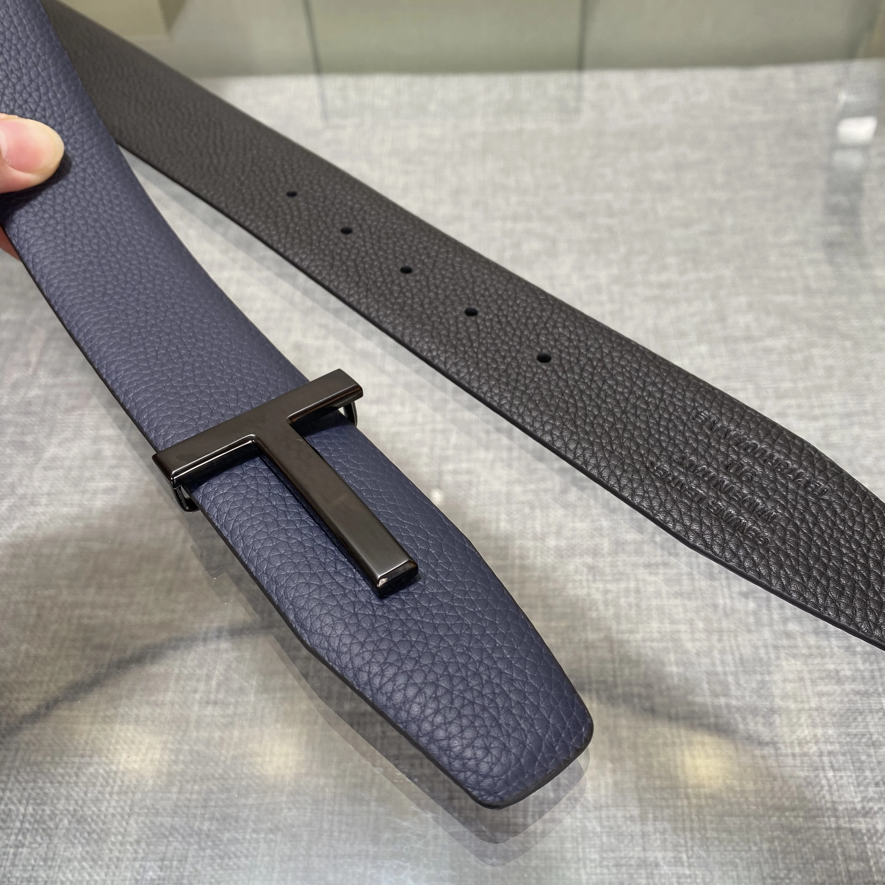 قمة الموضة الجديدة الفاخرة مصمم العلامة التجارية النحاس TBuckle حزام الرجال جودة عالية حقيقية الجلد الحقيقي الجينز حزام الأعمال الرمادي